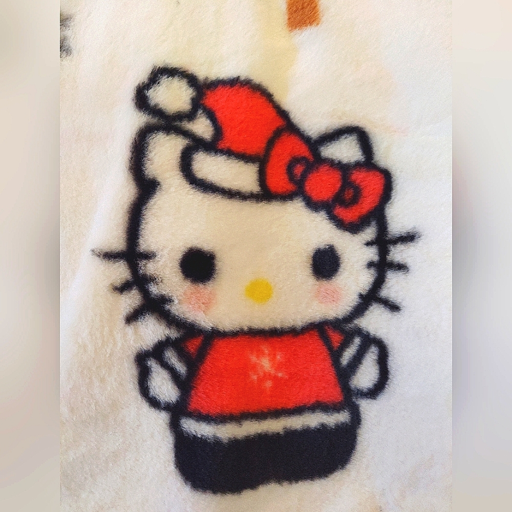 NWT Holiday Hello Kitty Faux Fur Plush Throw